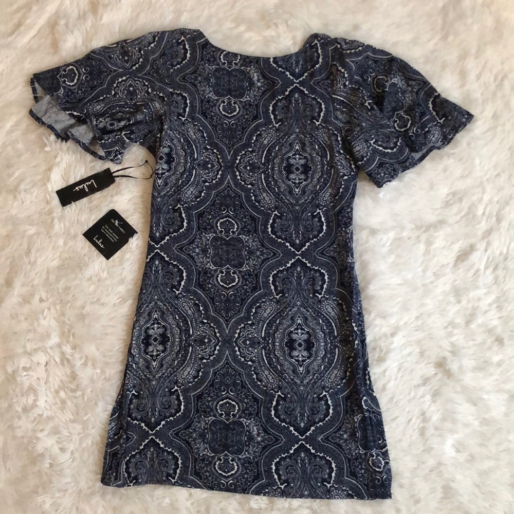 Lulu’s NWT Blue & White Paisley Dress with layered chain back 💙🔥